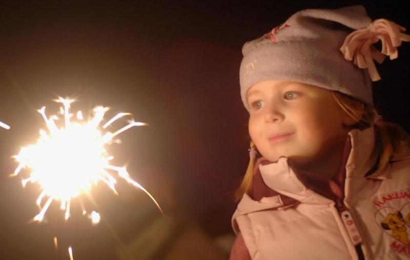 Ура, каникулы! Пиротехника, которую можно запускать с детьми - Навашино | navashino.salutsklad.ru